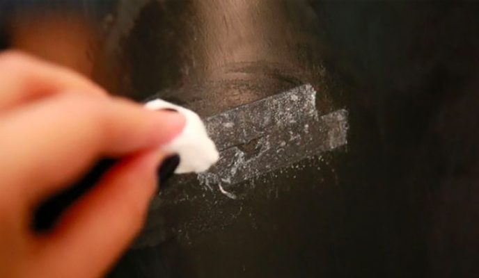 Dung dịch tẩy keo “đánh bay” vết dính