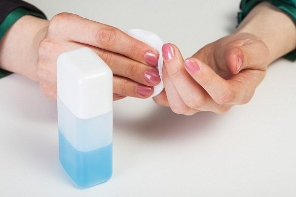Vì sao acetone là lựa chọn hàng đầu để tẩy sơn móng tay?